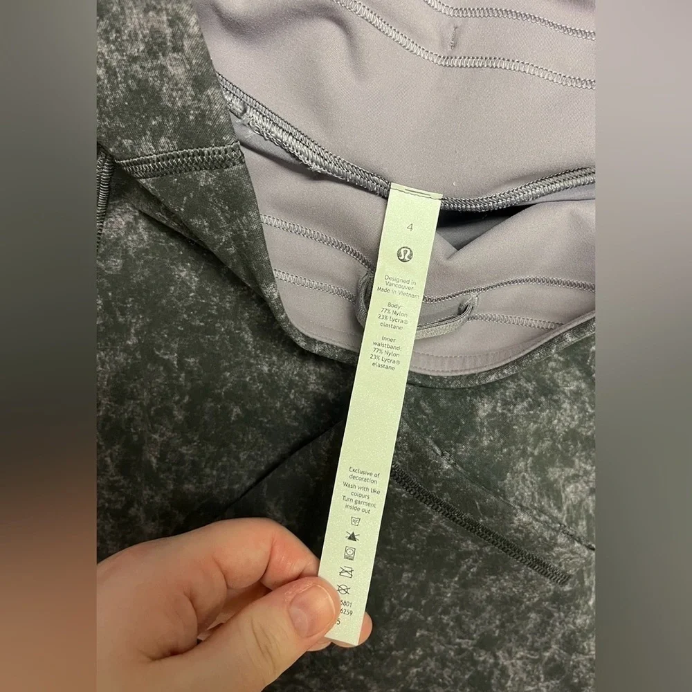 Lululemon Invigorate High-Rise Tight 25" - Sz 4 - Picture 6 of 8